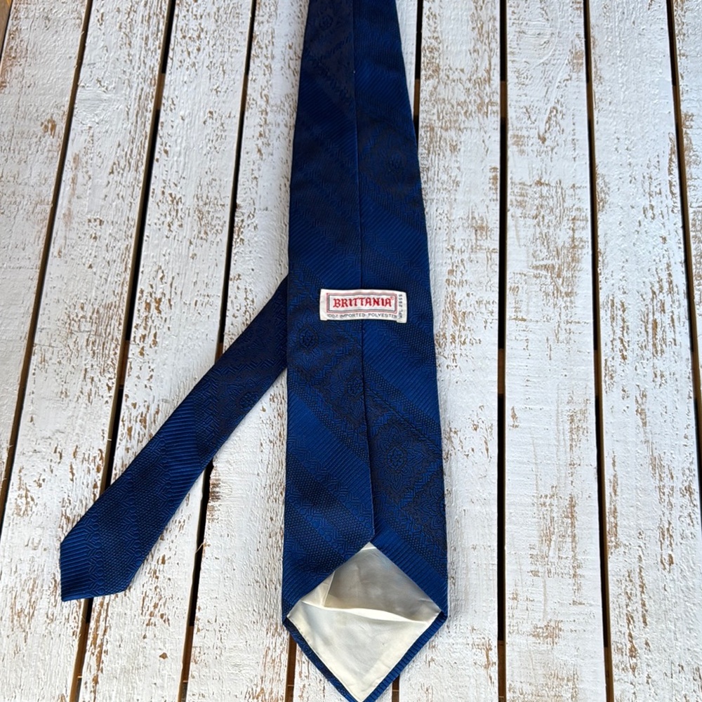 Vintage Brittania imported polyester blue patterned tie